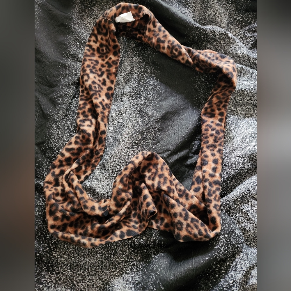Scarf - Picture 1 of 2